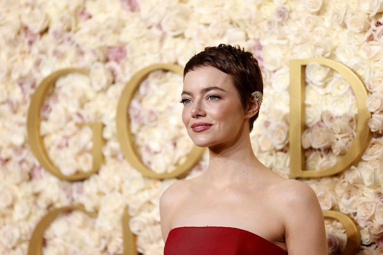 Emma Stone na Zlatnim globusima pokazala novu frizuru